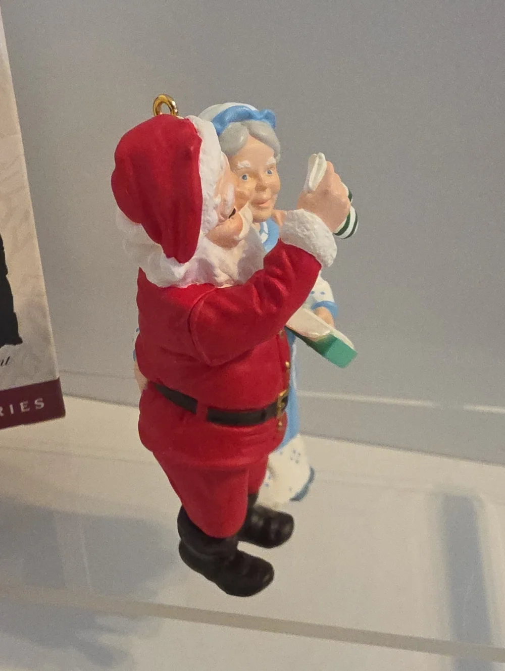 Vintage 1994 Hallmark Keepsake A Handwarming Present Mr & Mrs Claus Ornament